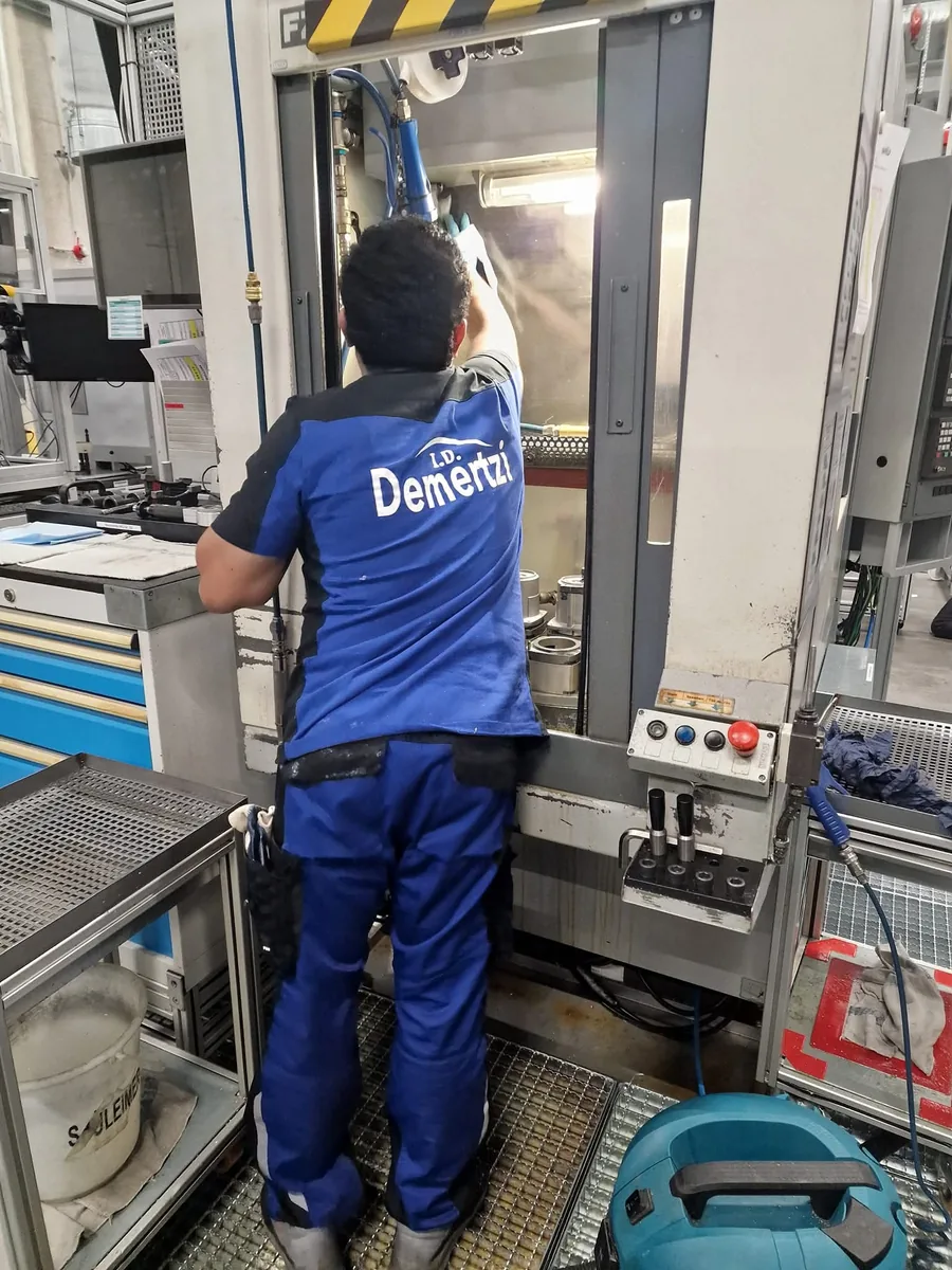 Maschinenreinigung in der Produktion